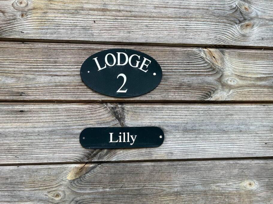 Lilly Lodge, Lake Pochard サウス・サーニー エクステリア 写真